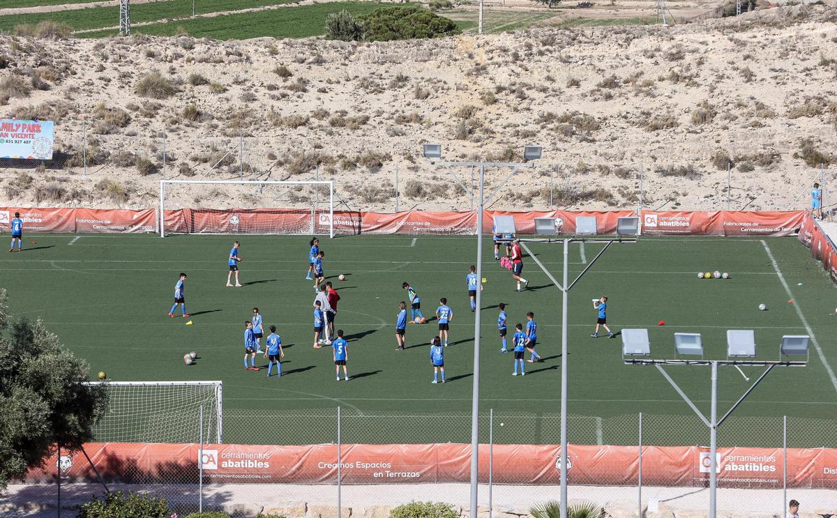 Los entrenamientos se llevan a cabo en las instalaciones del club en Mutxamiel, Alicante.