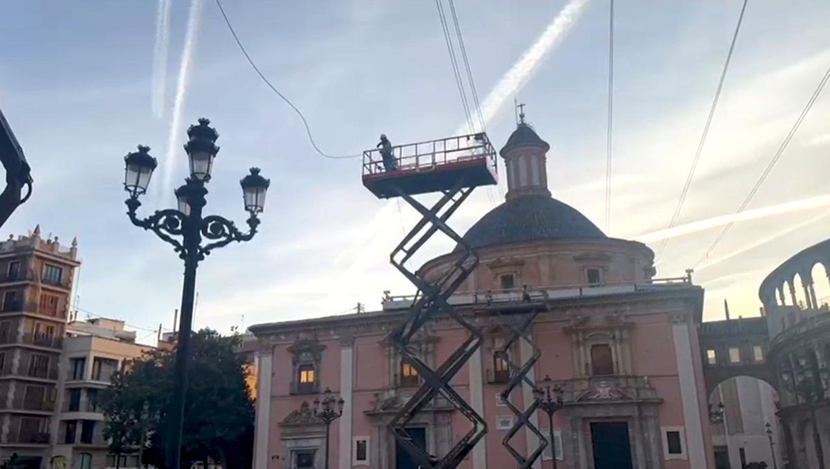 Trabajos en la cubierta de la Basílica de València.