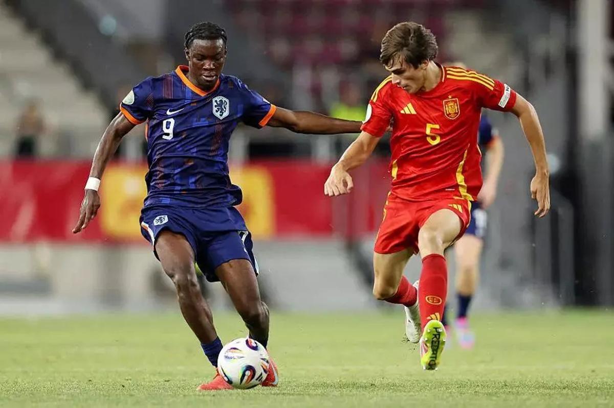 Andrés Cuenca, en un encuento con la selección española.