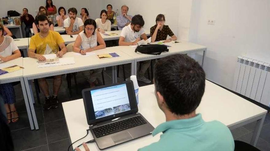 Curso de historia celebrado en Vista Real, Vilanova. // Noé Parga