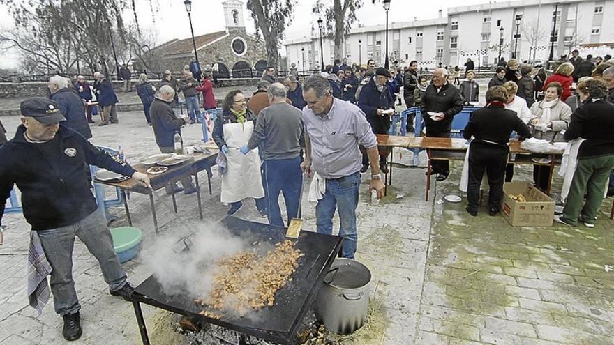 San Blas celebra su tradicional matanza en el barrio