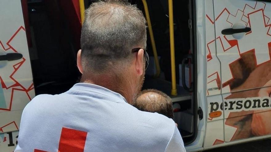 Cruz Roja Extremadura traslada a los colegios electorales a 270 personas con problemas de movilidad
