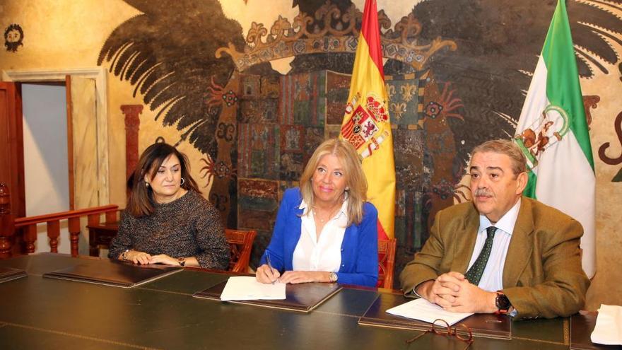 Firma de la cesión del inmueble al Ayuntamiento marbellí.