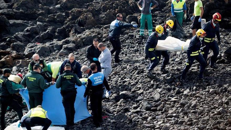 Siete inmigrantes mueren en una patera en la costa de Lanzarote