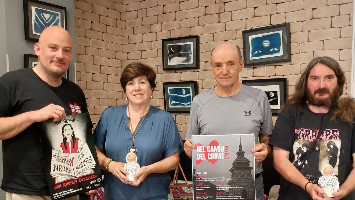 Por la izquierda, Miguel Barrero, Mercedes Villa, Luis Álvarez Payo y Carlos Barrio, en la presentación de la Semana Negra en Mieres.