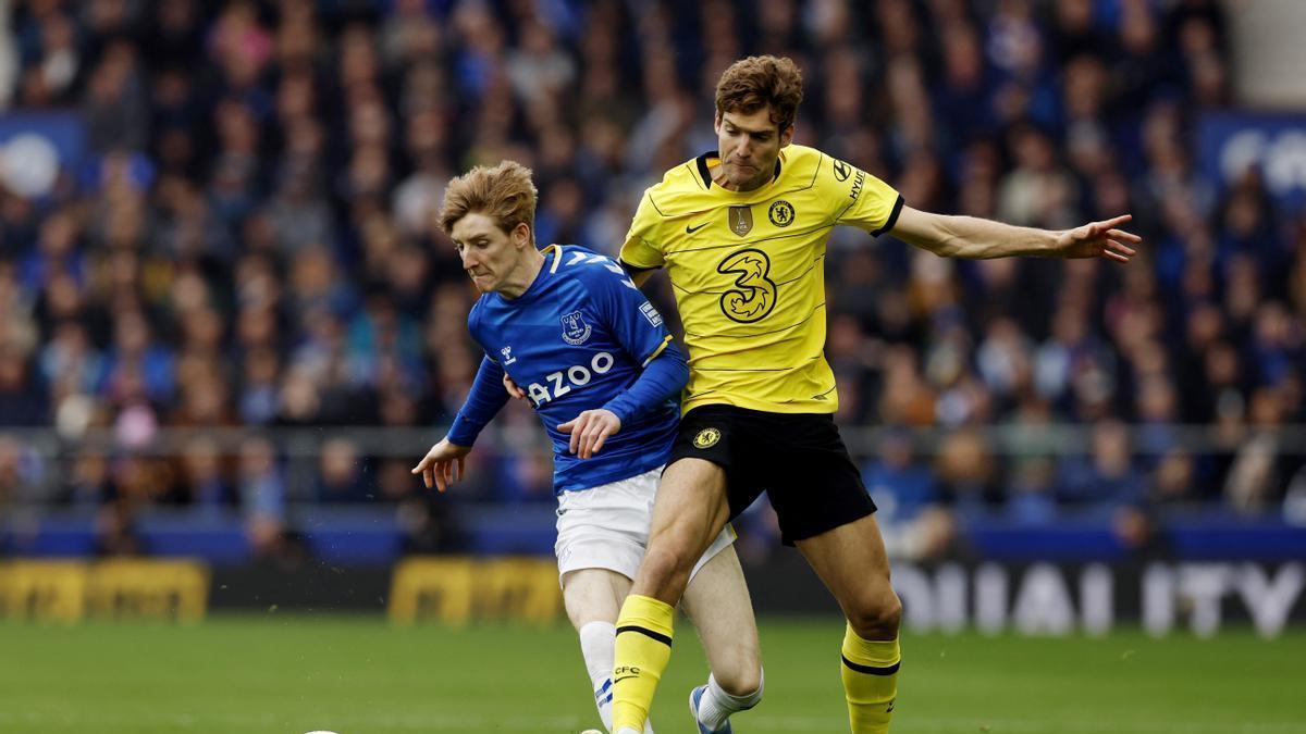 Marcos Alonso, en un encuentro ante el Everton.