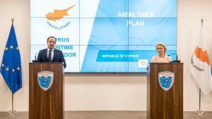 El presidente de Chipre, Nikos Christodoulides, y la presidenta de la Comisión Europea, Ursula von der Leyen, este viernes durante la presentación del corredor marítimo humanitario para Gaza.