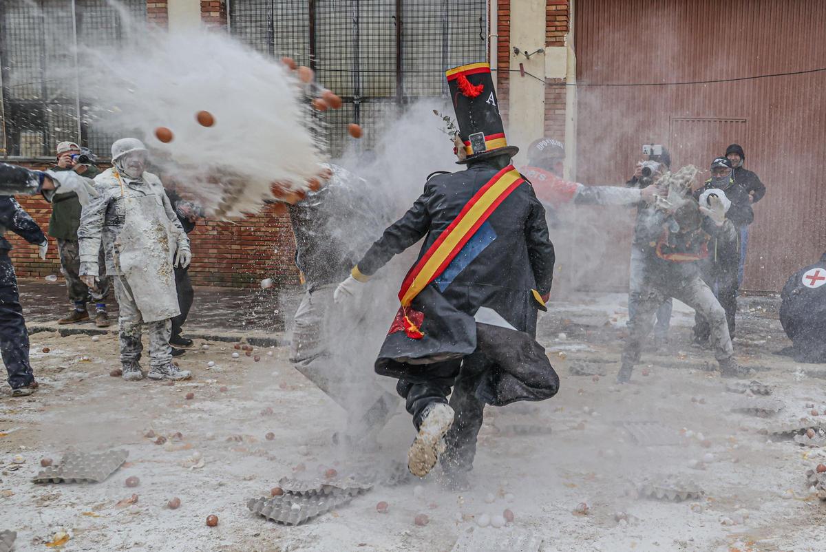 Els enfarinats toman Ibi Els enfarinats toman Ibi