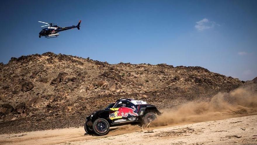 Carlos Sainz gana la primera etapa y ya lidera el Dakar