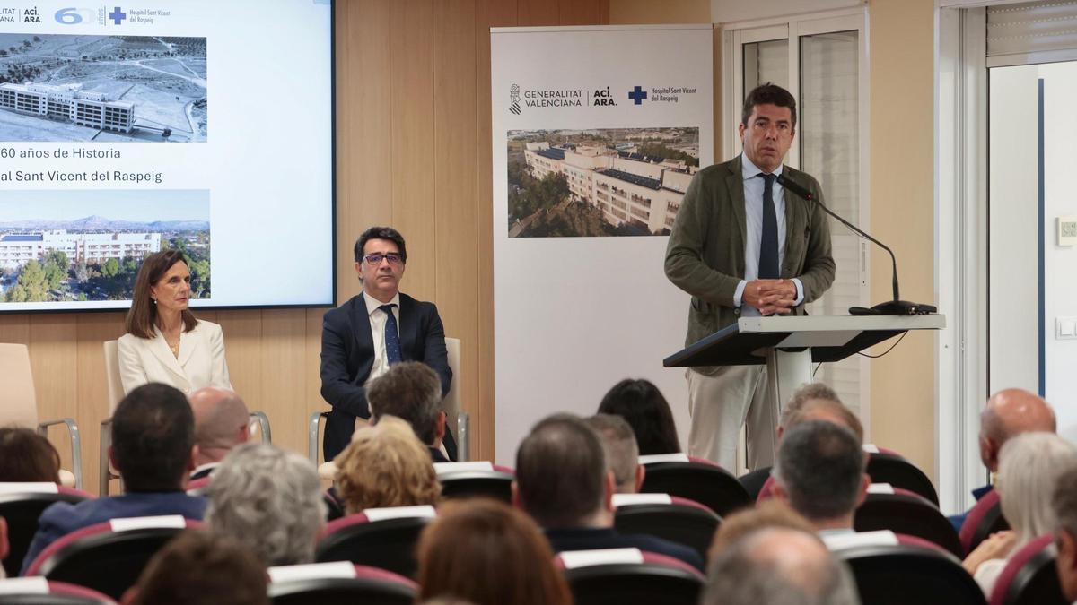 Visita de Mazón al Hospital de San Vicente del Raspeig