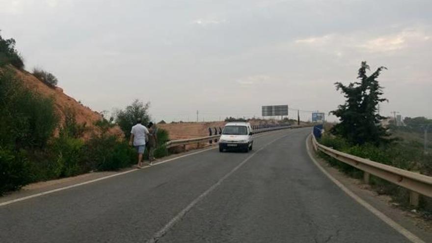 Vecinos de la costa exigen un acceso peatonal para poder cruzar la AP-7