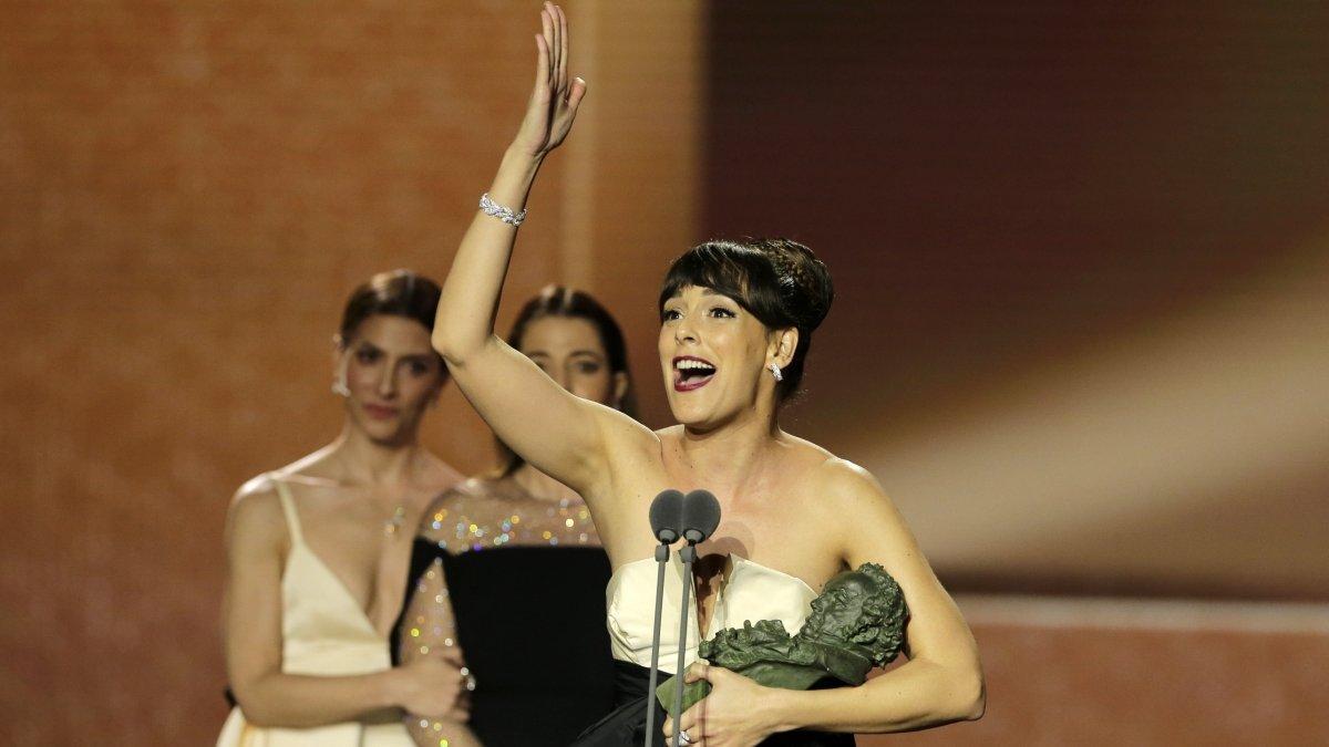 Belén Cuesta recogiendo su Premio Goya