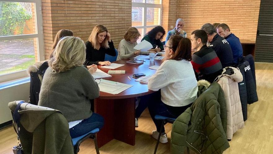 Reunión en el Instituto de Asuntos Sociales.