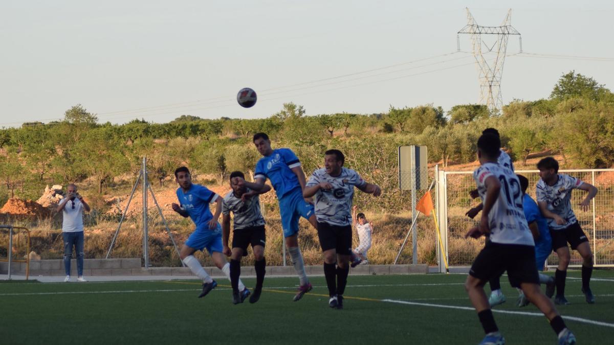 El Nou Jove le plantó cara al Vall de Uxó en su partido que finalizó con el 0-0 inicial.
