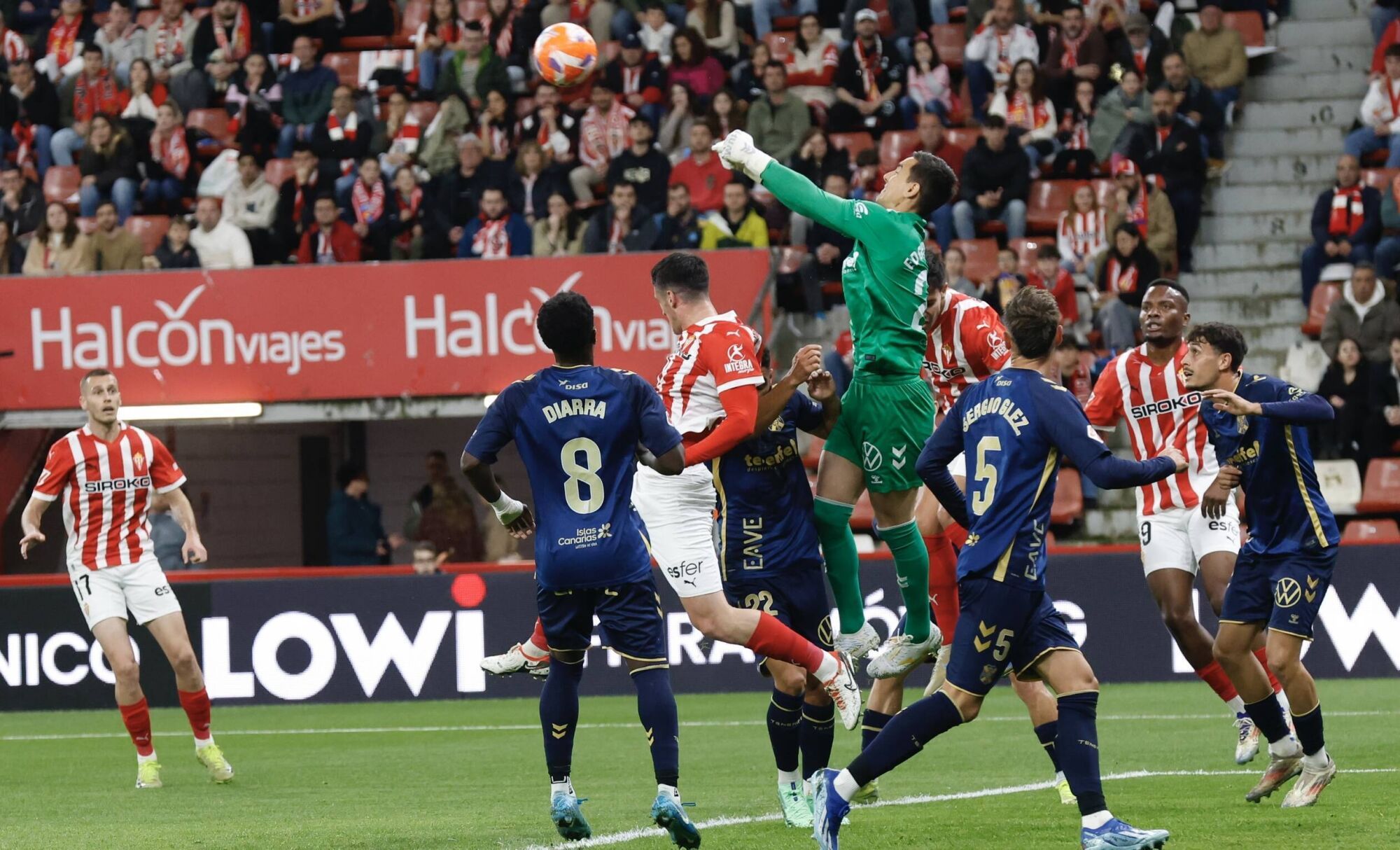 EN IMÁGENES: El Sporting - Tenerife disputado en El Molinón