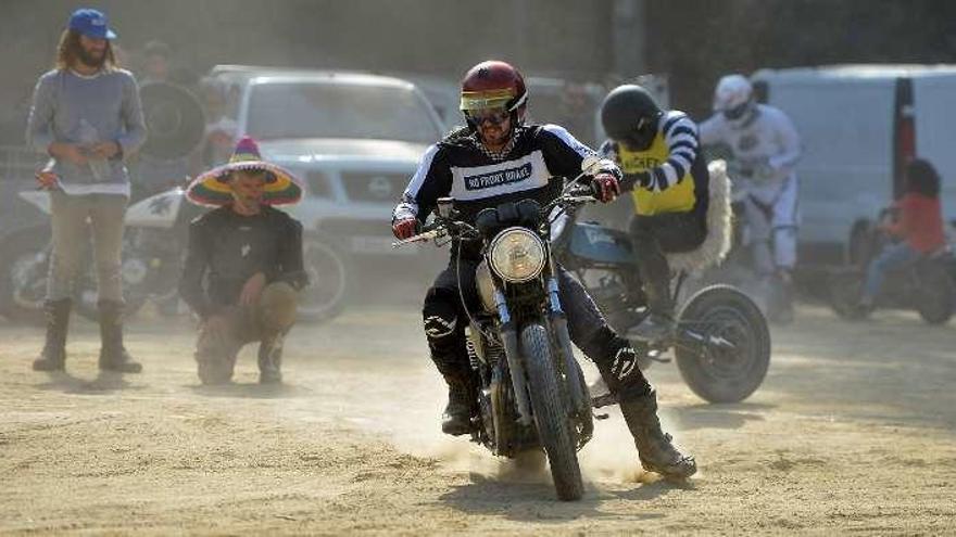 Competición de motos celebrada ayer en las fiestas. // G.S.