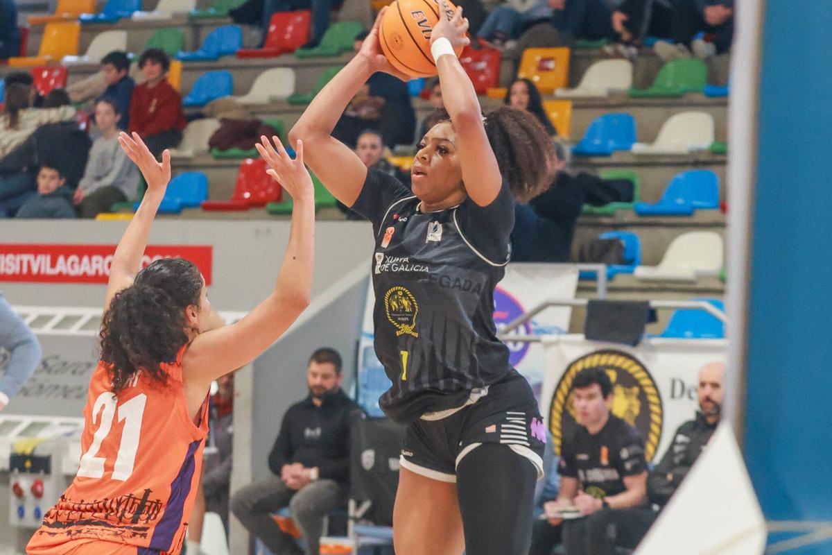 Christabel Ezumah durante un lance del encuentro de ayer.