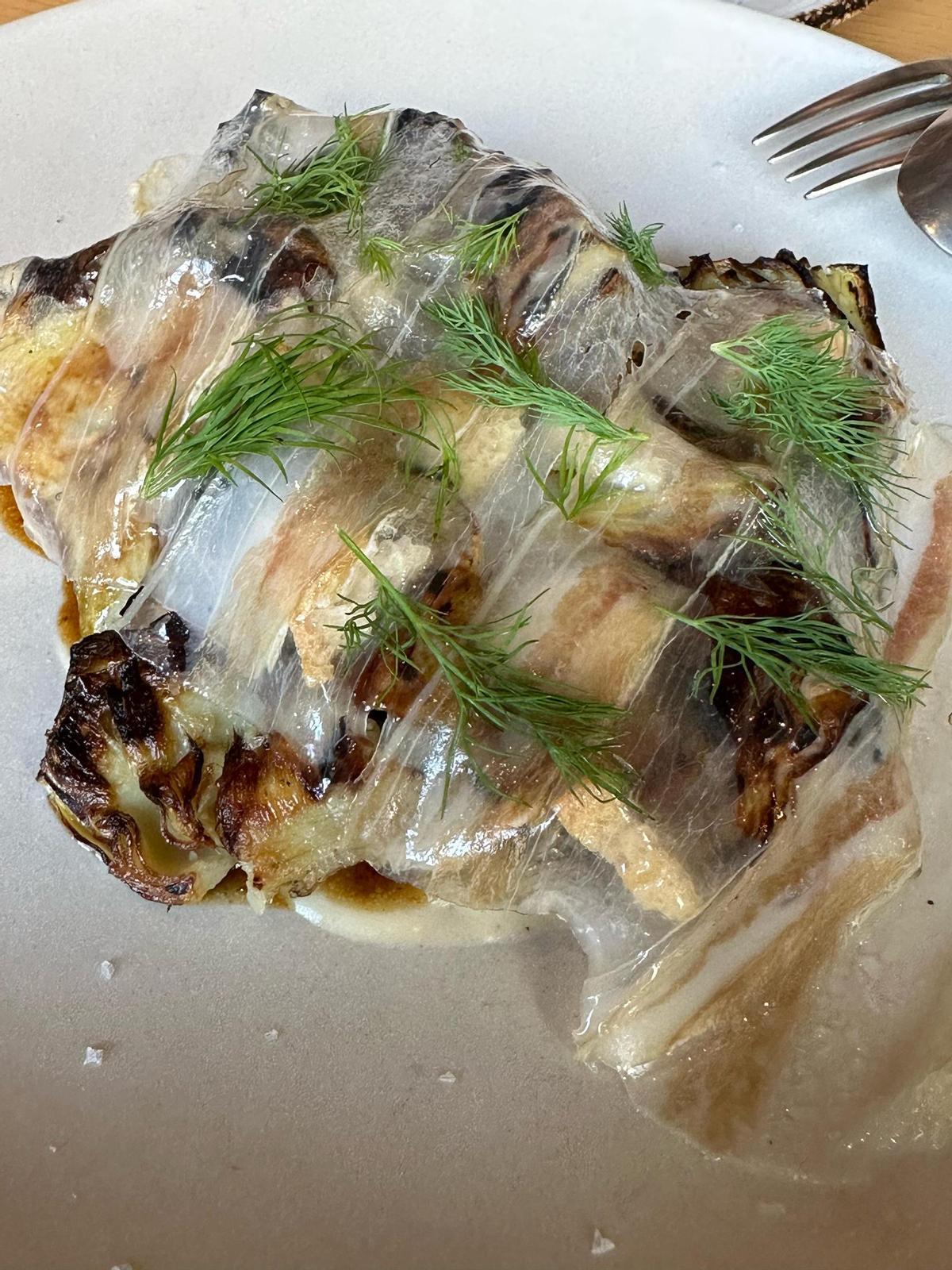 Alcachofa confitada con huevo a baja temperatura y panceta