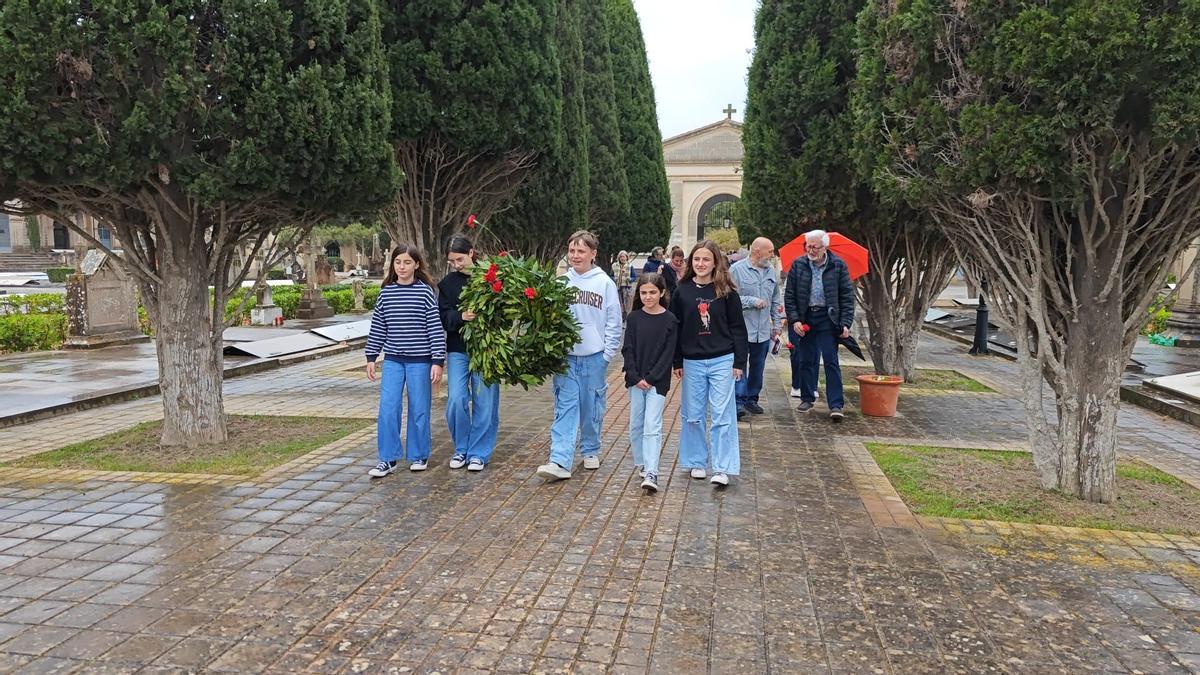 FOTOS | Unas 300 personas rinden homenaje a las víctimas de la represión en Son Coletes