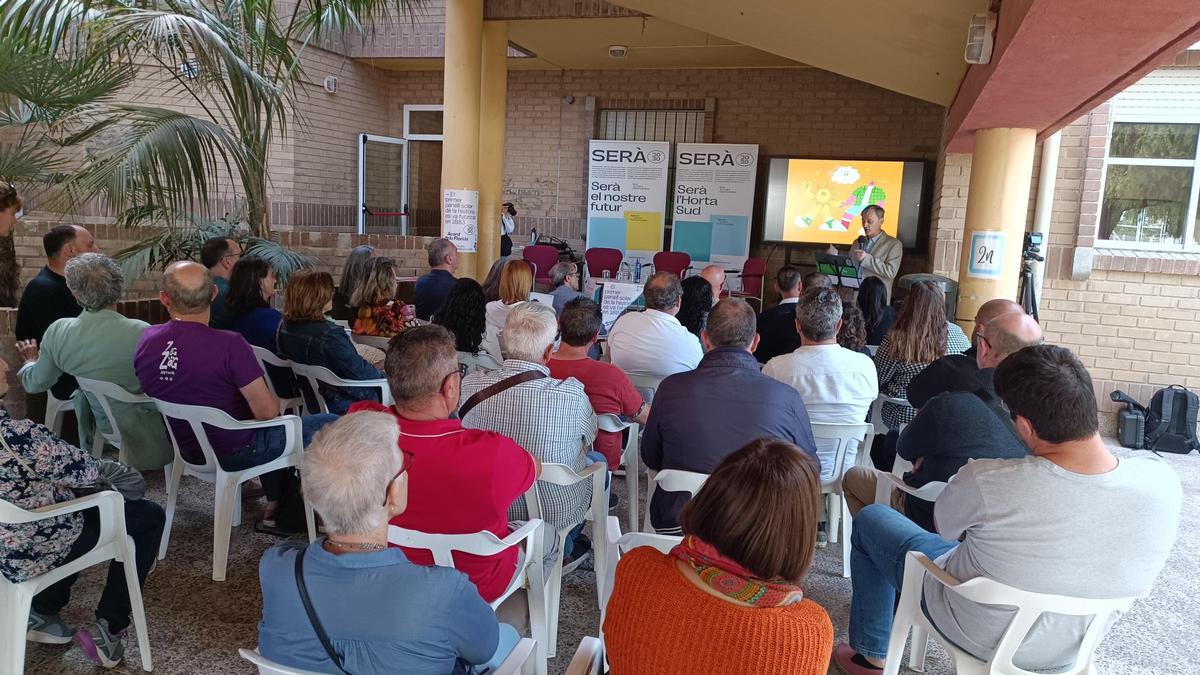 La mesa de reconstrucción de Serà Horta Sud 2030 en el acto de celebración de la comunidad de Catarroja.
