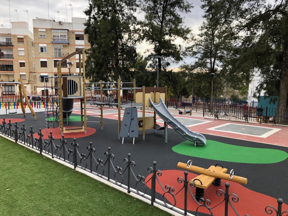 Nueva zona de juegos en el Parque Rojo.