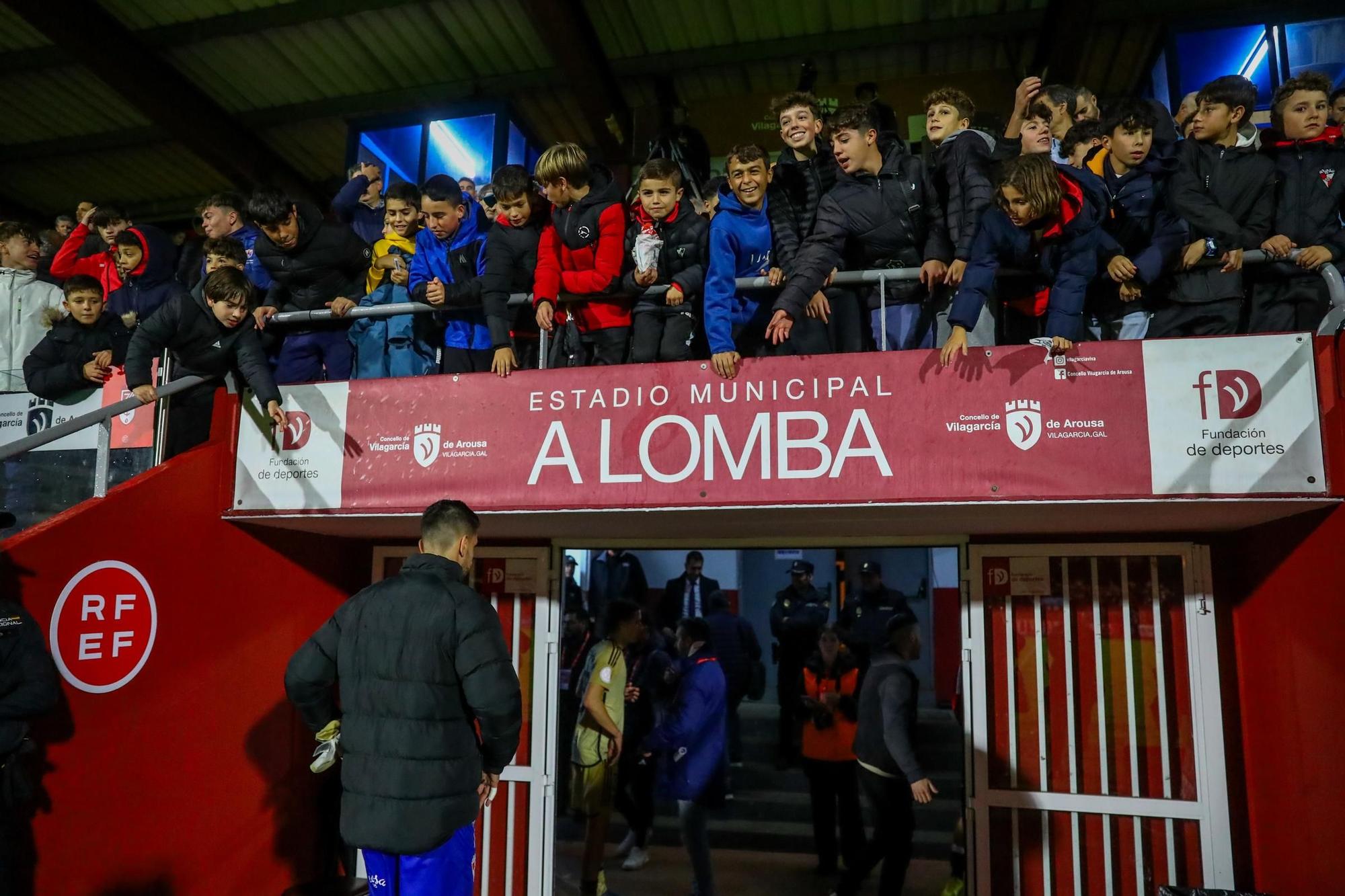 El Arosa disfruta de un día histórico en A Lomba ante un Primera División