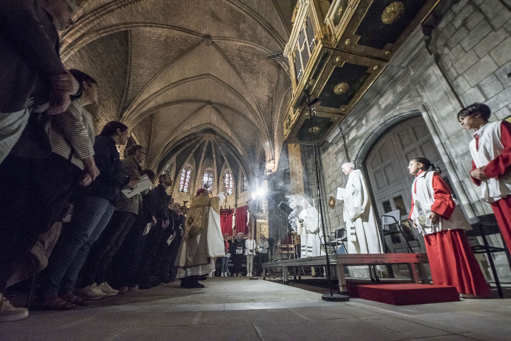 Una catedral plena a vessar dona la benvinguda al renovat orgue de Solsona