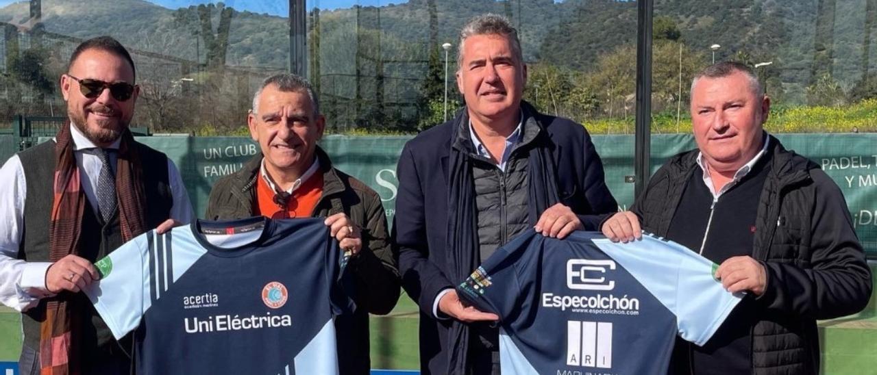 Autoridades asistentes a la presentación de la Liga Uni Eléctrica de pádel.
