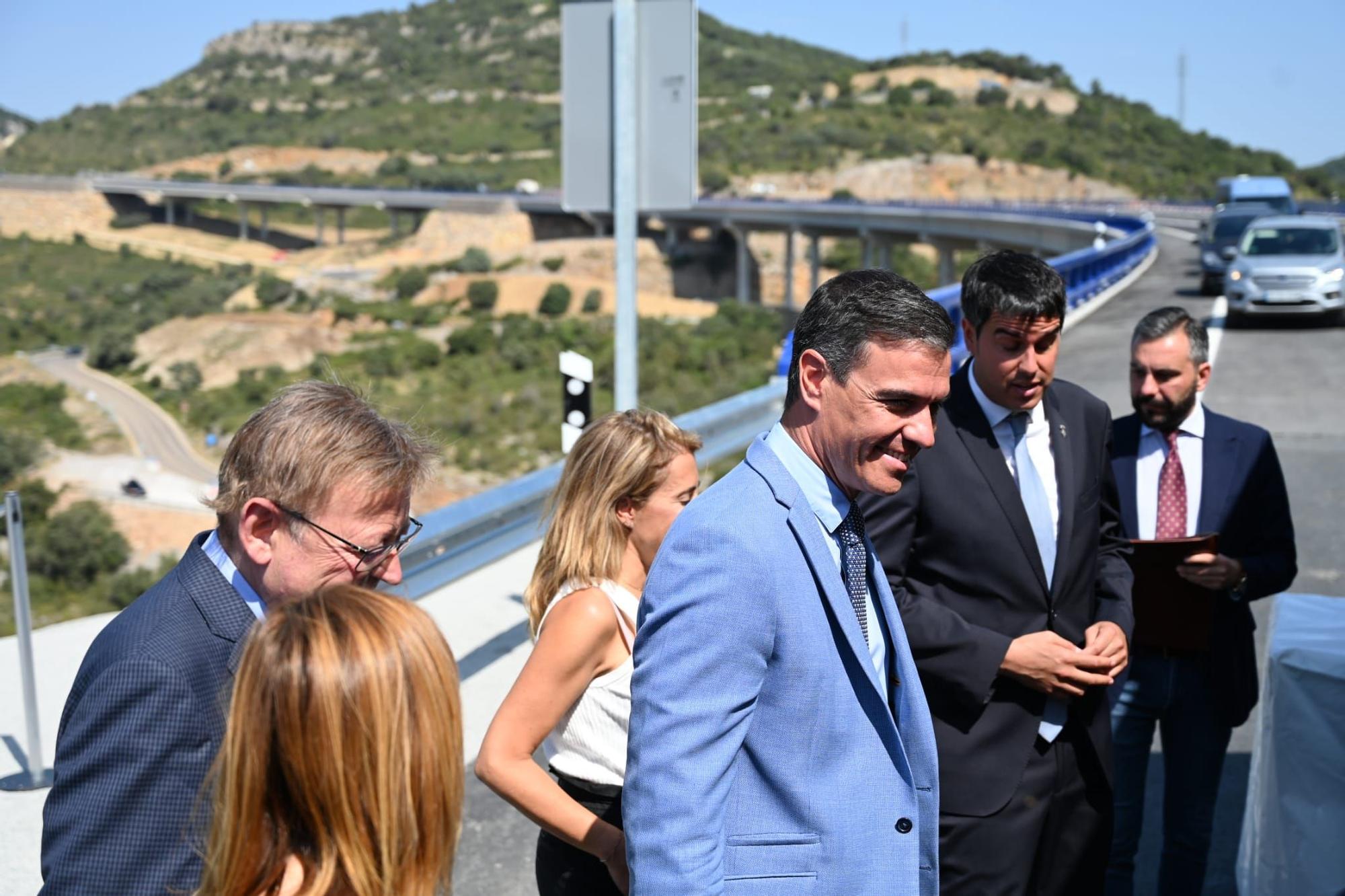 Sánchez inaugura el nuevo tramo de la N-232, a su paso por el puerto del Querol, en Morella