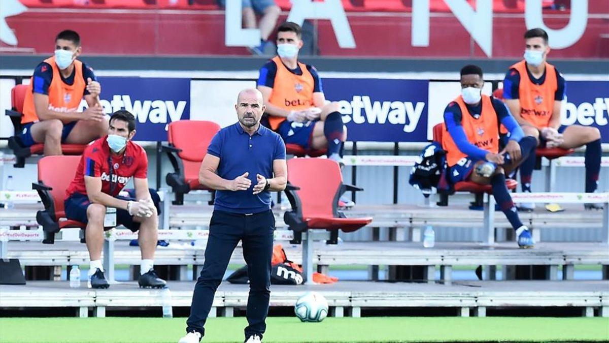 Paco López dirigió al Levante en el partido ante el Sevilla