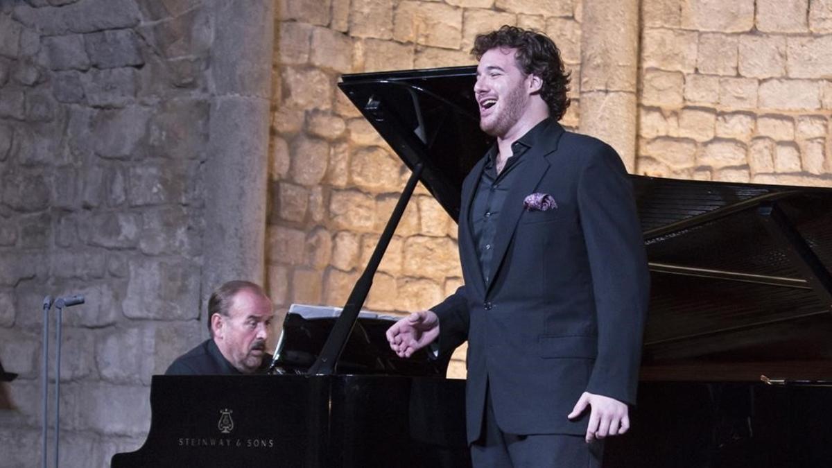 El tenor Mauro Peter junto al pianista Helmut Deutsch en el festival de Vilabertran.
