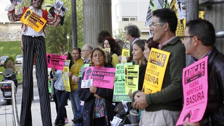 Protesta en Vigo por las cláusulas suelo. // José Lores