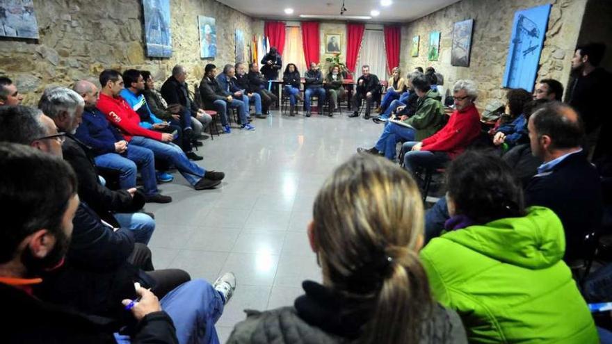 Reunión de la Plataforma en Defensa da Ría de Arousa y las cofradías contra la Lei de Acuicultura.