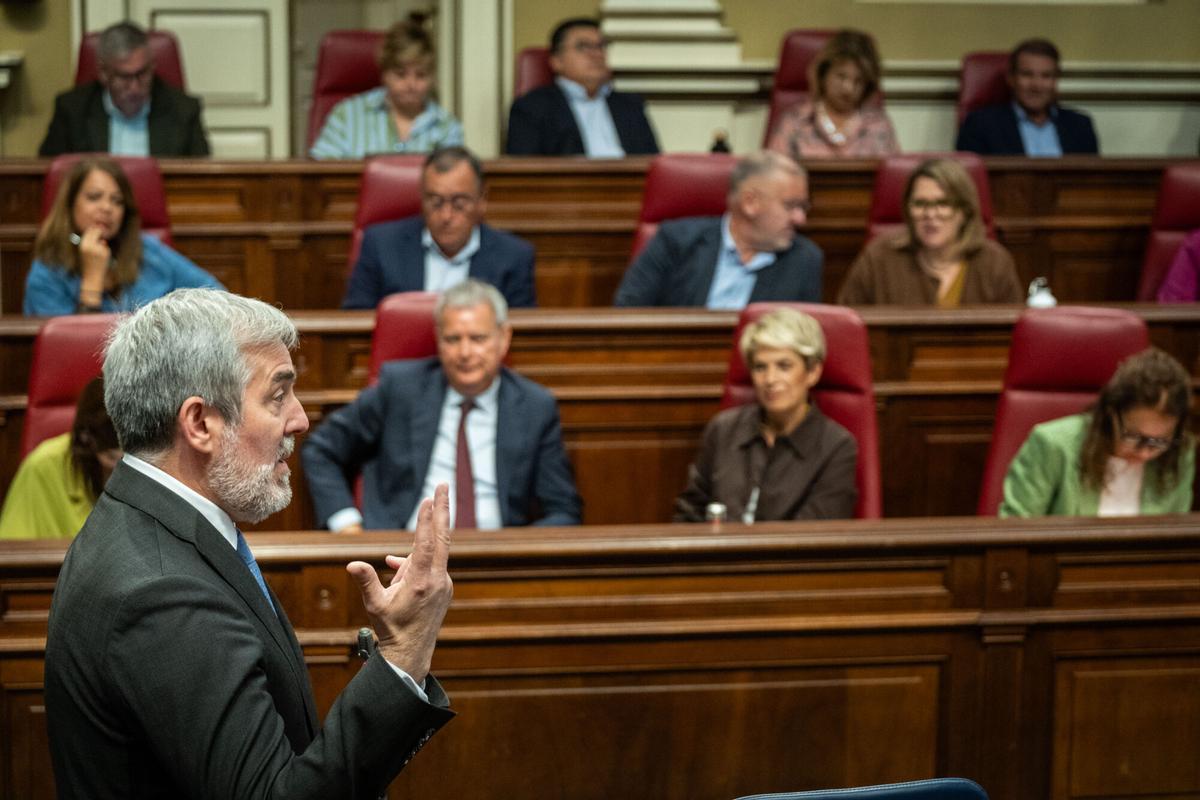Pleno del Parlamento de Canarias Preguntas de control al presidente Fernando Clavijo sobre la crisis sanitaria del MV Hondius. Al resto de consejeros se les preguntará y comparecerán para abordar otros asuntos.