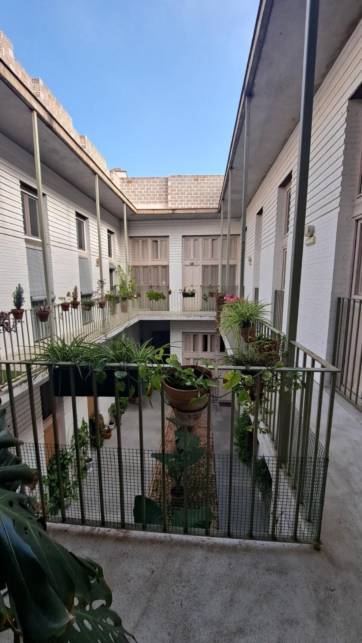 La Junta licita actuaciones de mejora energética en nueve viviendas sociales de la plaza de la Corredera.