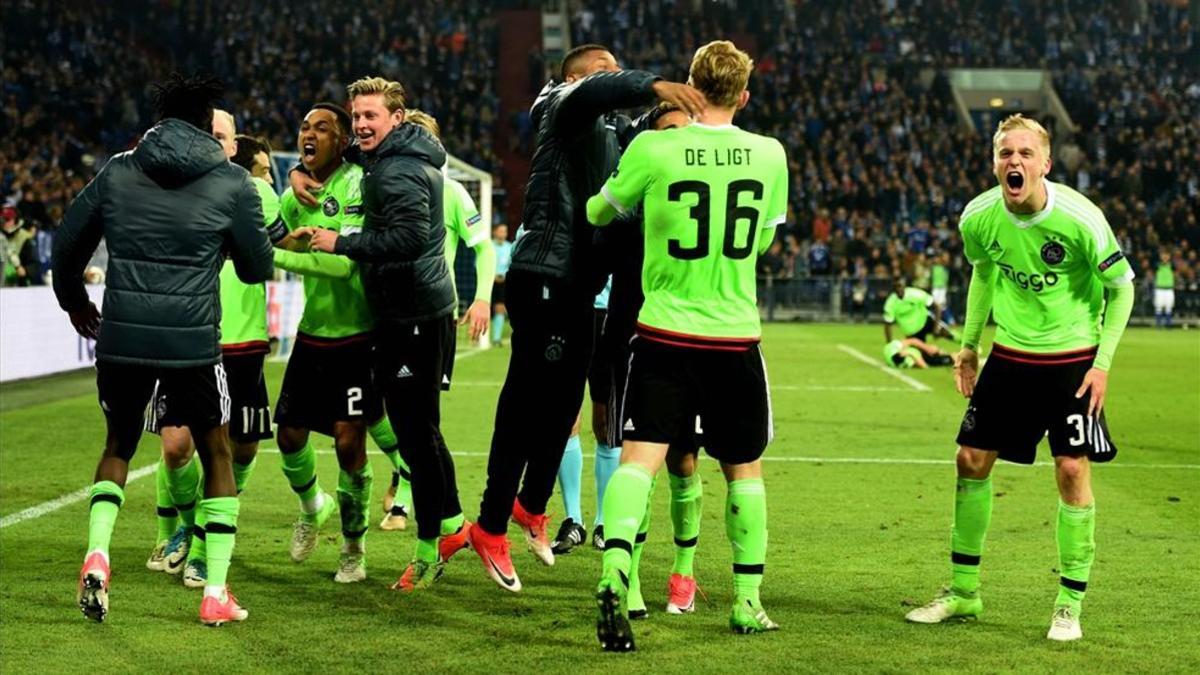 Los jugadores del Ajax celebran la clasificación para semifinales