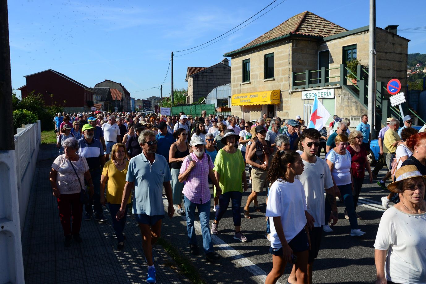 Moaña planta el grito en la calle: "Coa nosa saúde non se xoga"