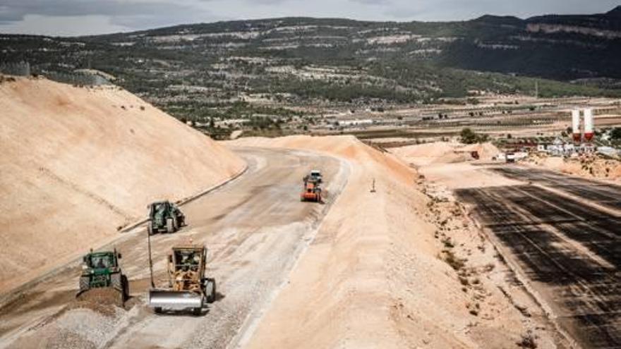 La obras del AVE Alicante-Valencia, ayer en La Encina.