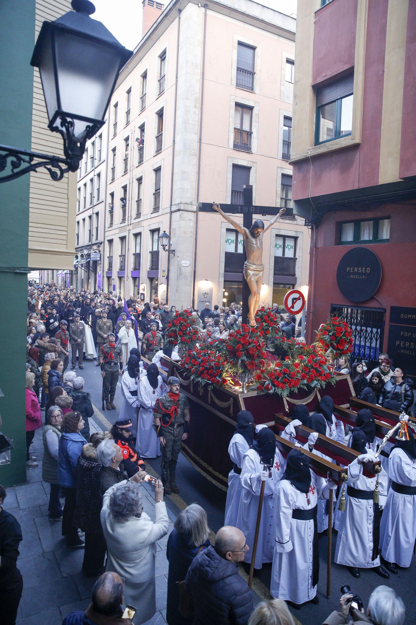 En imágenes: Así fue la multitudinaria procesión del Jueves Santo en Gijón