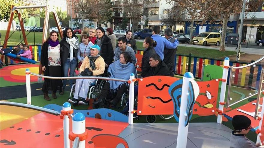 Córdoba inaugura un parque infantil inclusivo tras una inversión de más de 43.000 euros