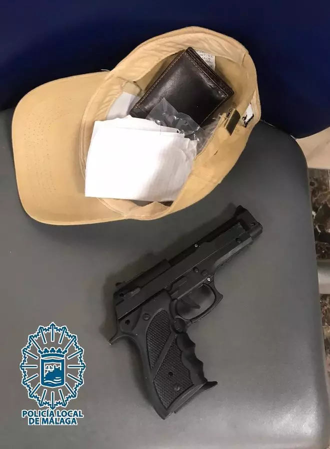 Detenido tras intentar atracar con una pistola un comercio en Miraflores de los Ángeles