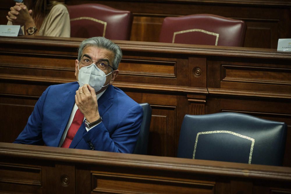 Pleno en el Parlamento de Canarias