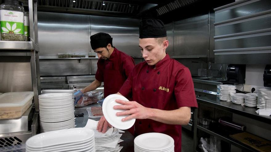 Unos 300 malagueños están siendo beneficiados por las ayudas a la inserción laboral de La Caixa.