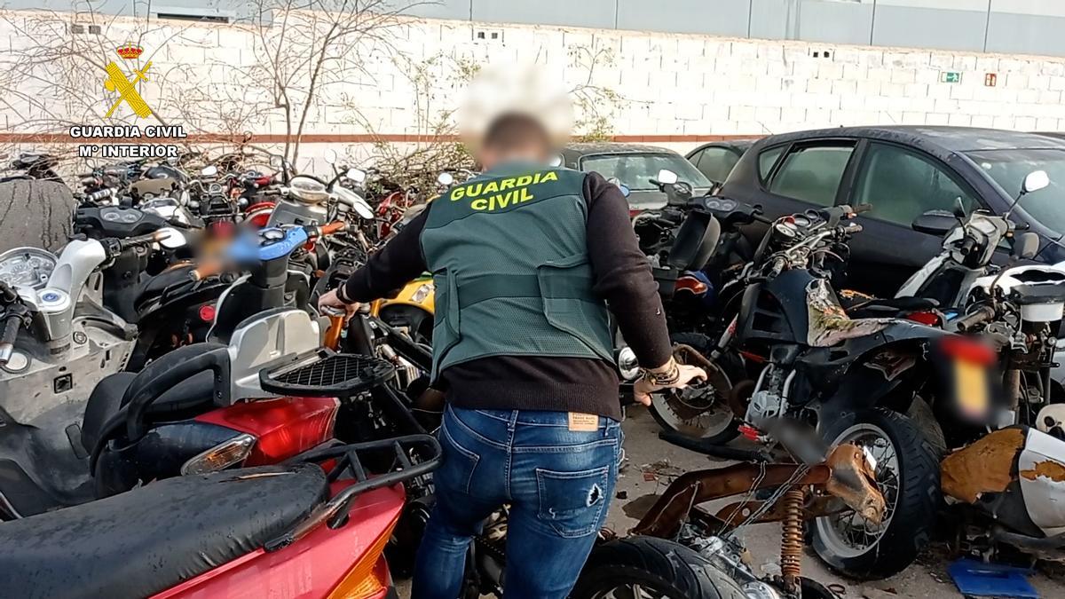 Motos recuperadas por la Guardia Civil de Torrevieja.