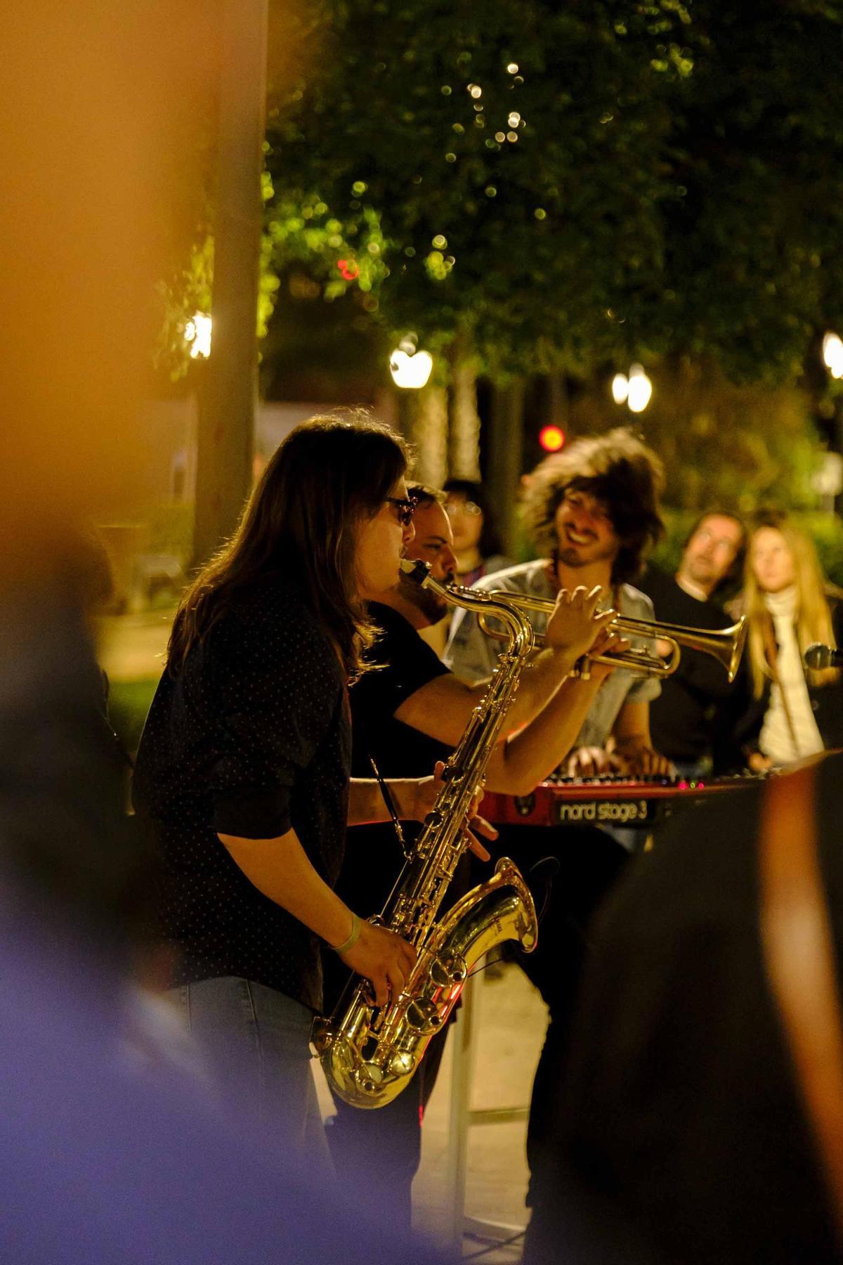 /05Berna Sanchis.- The Funkers in action