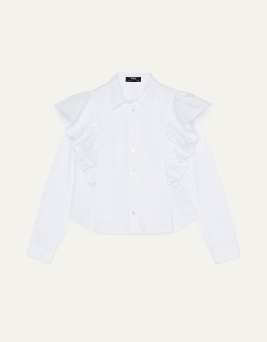 Camisa blanca de Bershka. (Precio: 19,99 euros)