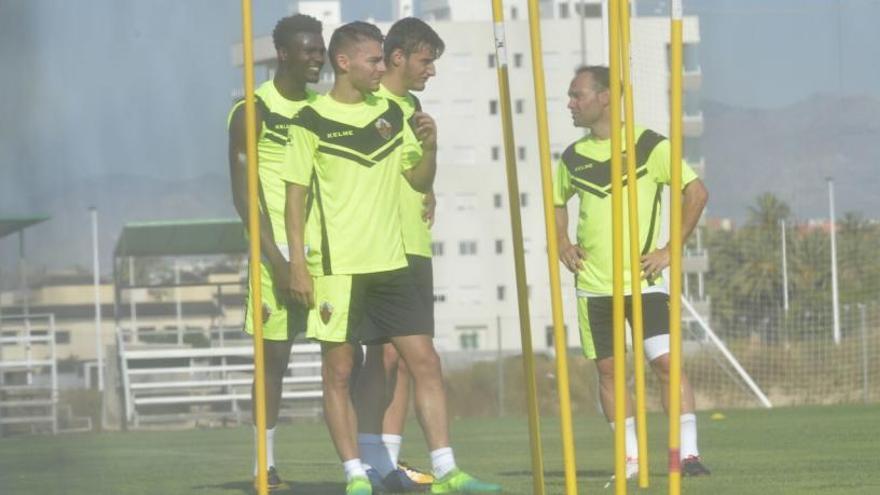 Javi Llor, esta mañana en el entrenamiento, junto a Liberto, Sory Kaba y Nino