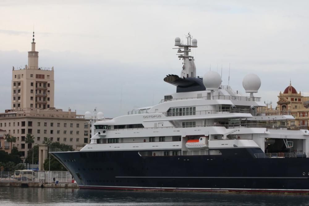 Octopus, yate de superlujo que ha atracado en el Puerto de Málaga este año.