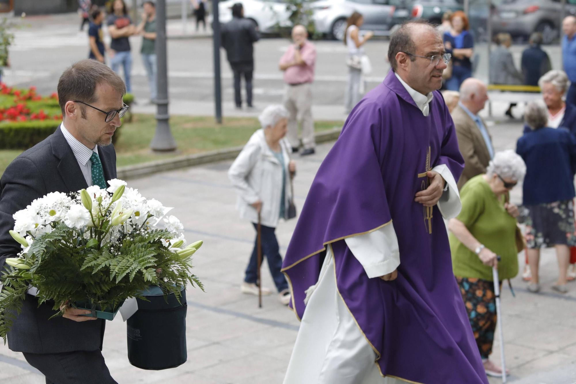 Así fue la despedida y el homenaje de amigos y clientes del Cafetón en Avilés a sus dueños, muertos en León