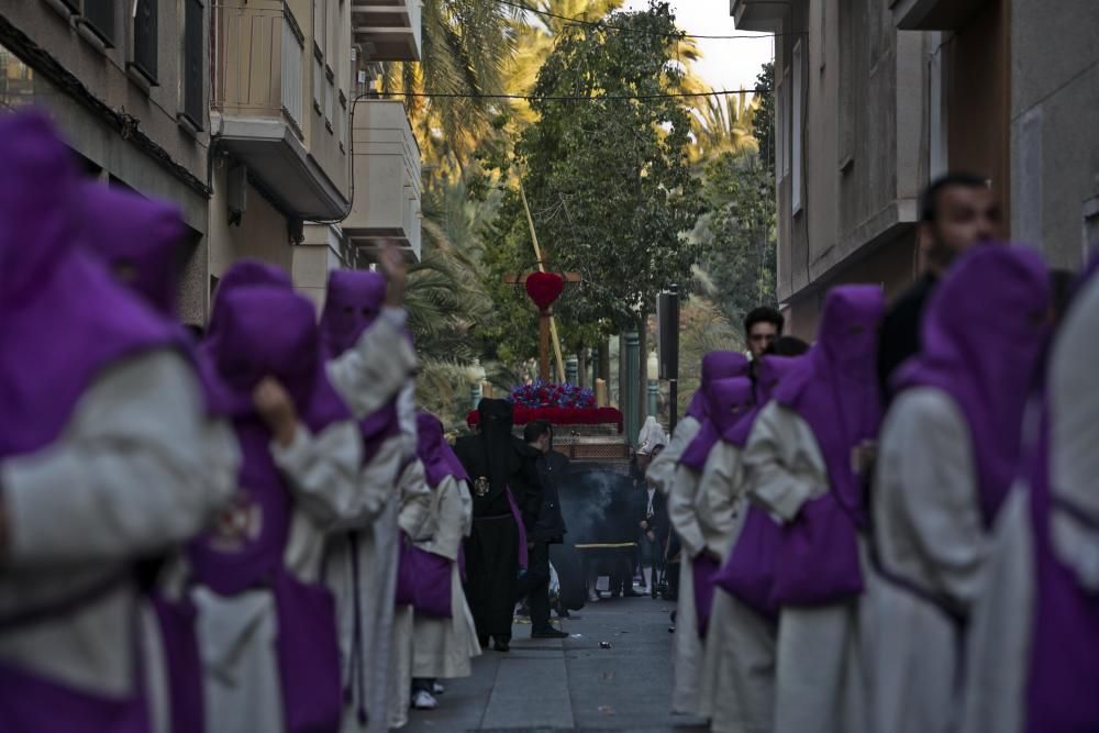 Elche arropa a la Mare de Déu de les Bombes